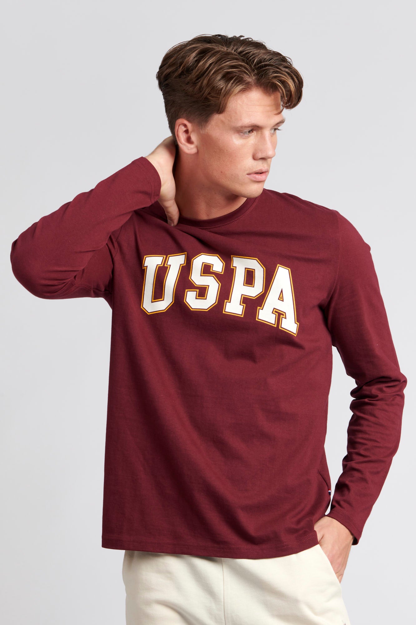 Men Arch Graphic Long Sleeve T-Shirt in Windsor Wine