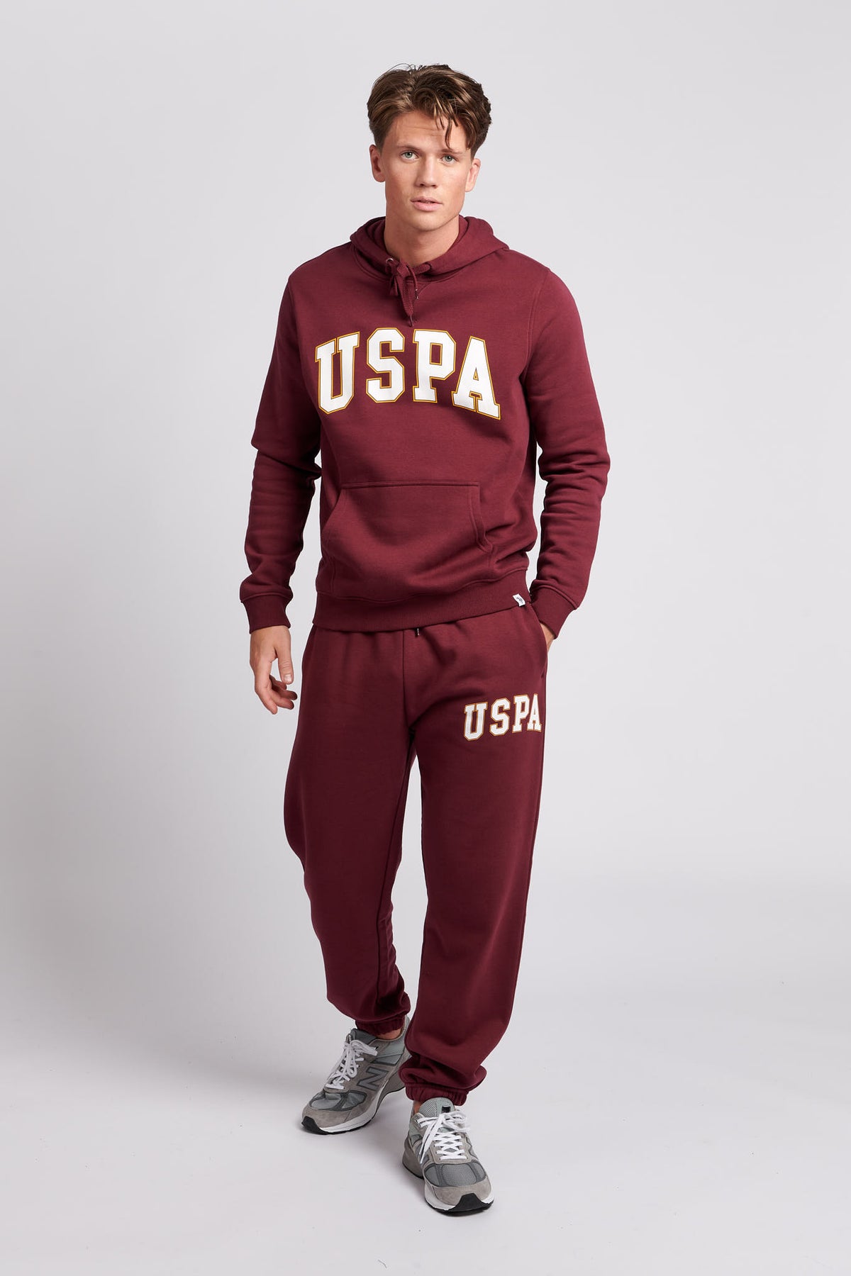 Mens Arch Logo Joggers in Windsor Wine