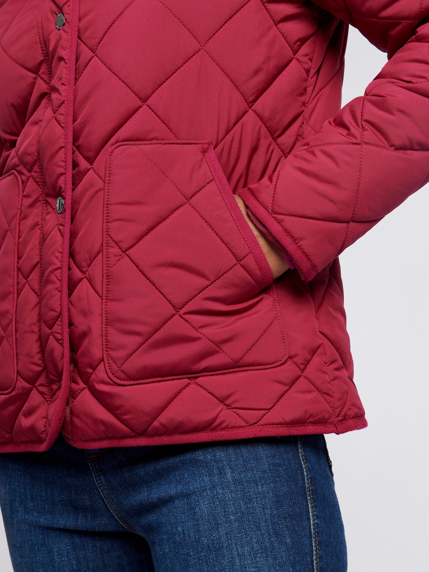 Womens Lightweight Quilted Jacket in Beet Red