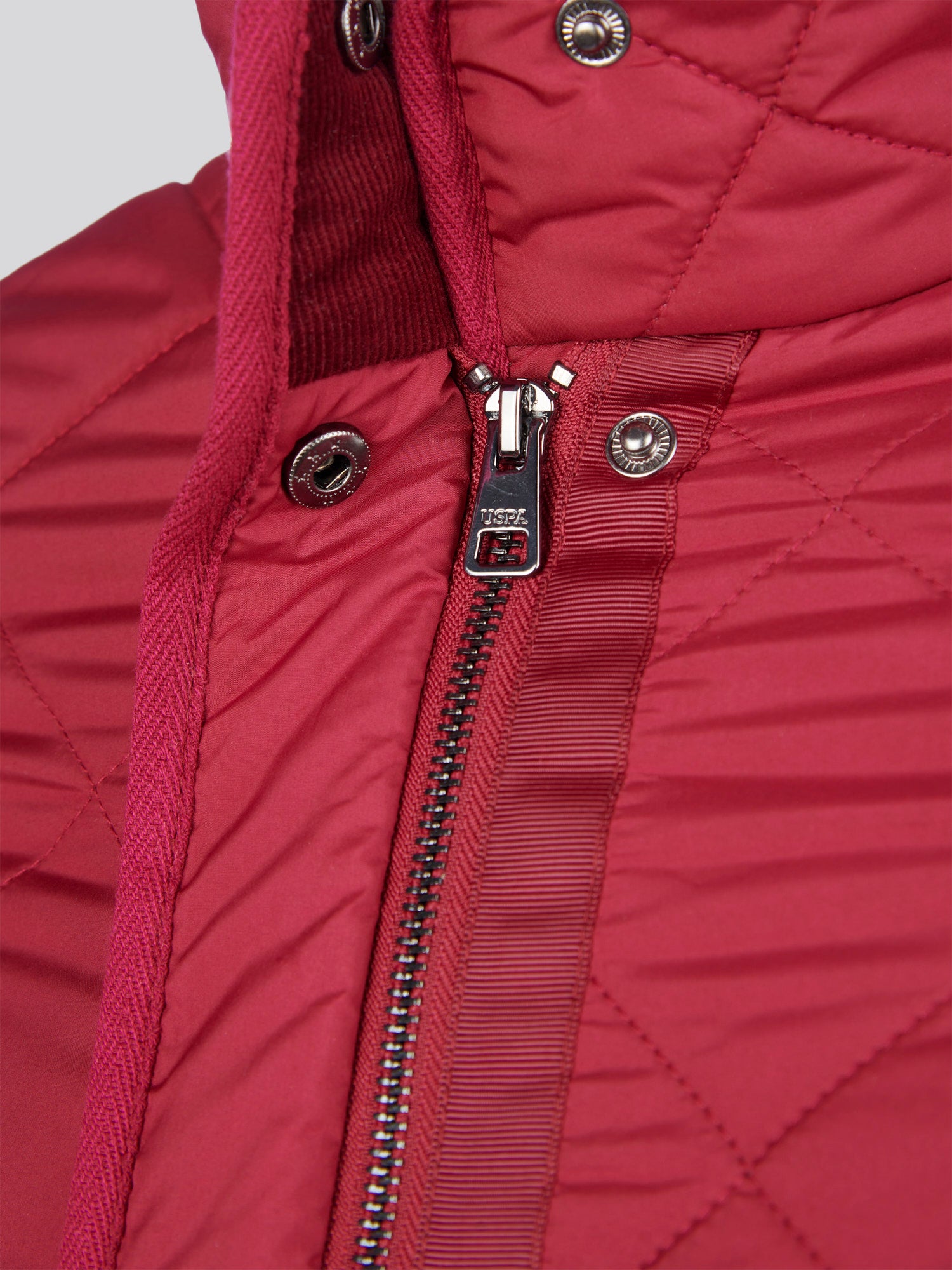 Womens Lightweight Quilted Jacket in Beet Red