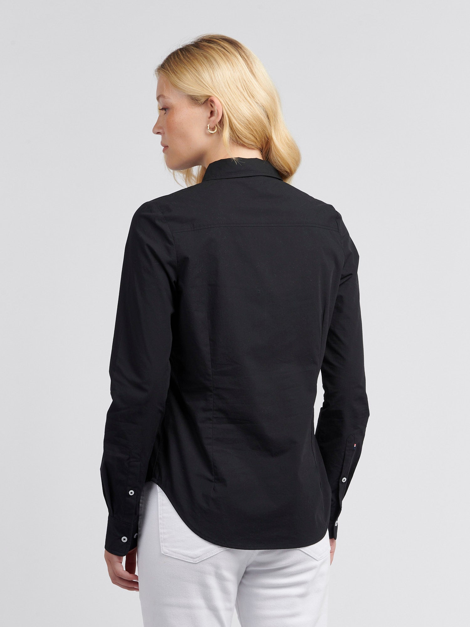 Womens Classic Fit Poplin Shirt in Black